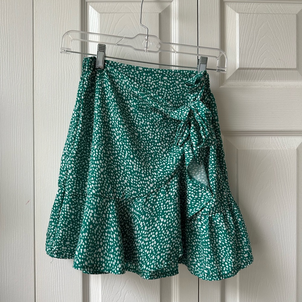 SHEIN | Green Mini Skirt With Tie size SMALL